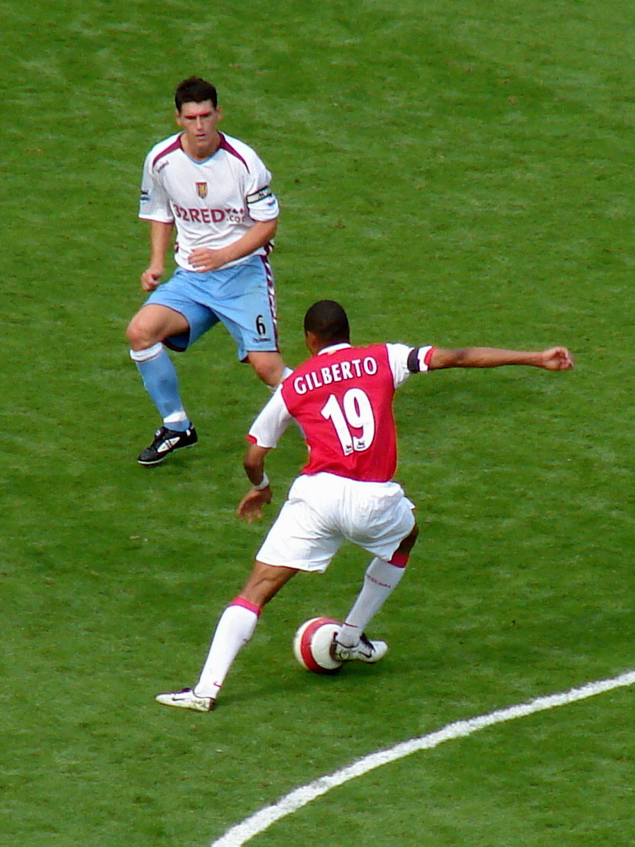 Gilberto Silva against Gareth Barry