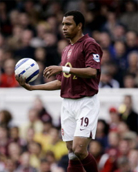 Gilberto Silva Throw in