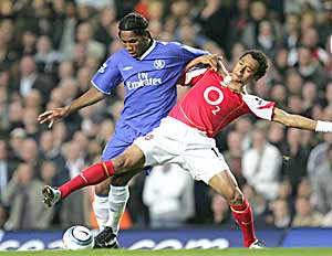 Gilberto Silva vs drogba