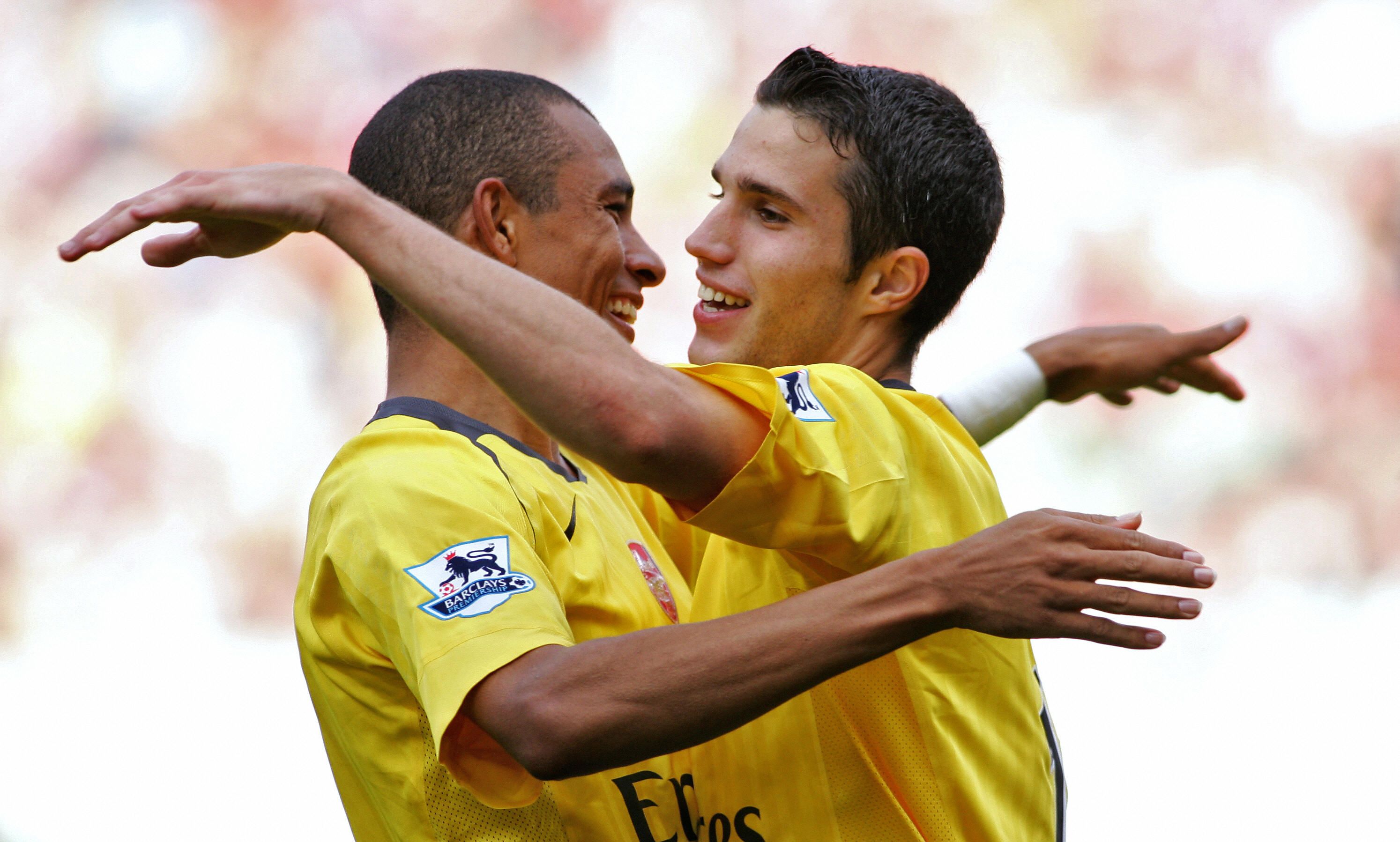 Gilberto hugs Van Persie